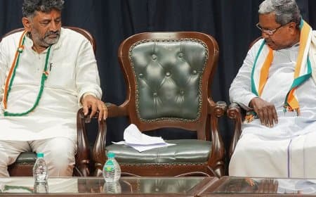 कर्नाटक में खींचतान... सीएम कुर्सी की लड़ाई पहुंची दिल्ली