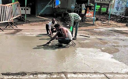 खिलचीपुर में 49 करोड़ की सड़क 2 साल में खराब