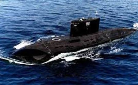 40 साल की सेवा के बाद भारतीय नौसेना की पनडुब्बी INS सिंधुघोष हुई सेवामुक्त