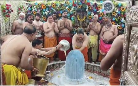 नए साल का उत्साह-मंदिरों में उमड़ा आस्था का सैलाब