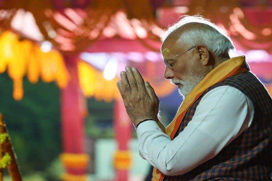 गुजरात... सोमनाथ मंदिर में नमो ने किया शिव का जलाभिषेक और बजाया डमरू