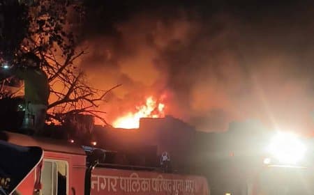 मध्यप्रदेश: गुना की पाइप फैक्टरी में लगी आग, दूर-दूर तक दिखा धुएं का गुबार... 75 लाख का सामान खाक
