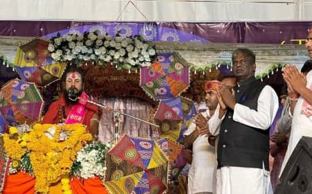 विधायक डॉ.चौधरी ने कथा की श्रवण,पीठाधीश्वर जी से लिया आशीर्वाद 