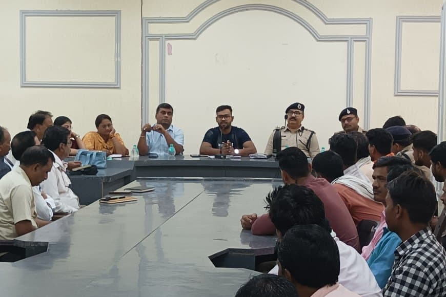 वाहनों पर 'स्कूल बस' और 'स्कूल सेवा' दर्ज कराने के निर्देश
