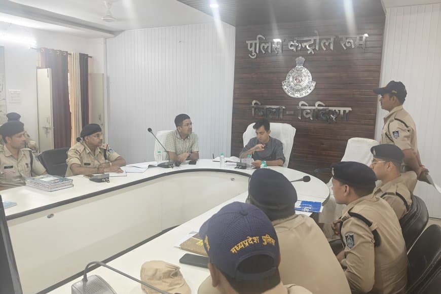 बैठक में पुलिस अधीक्षक द्वारा दिए गए आवश्यक दिशा-निर्देश