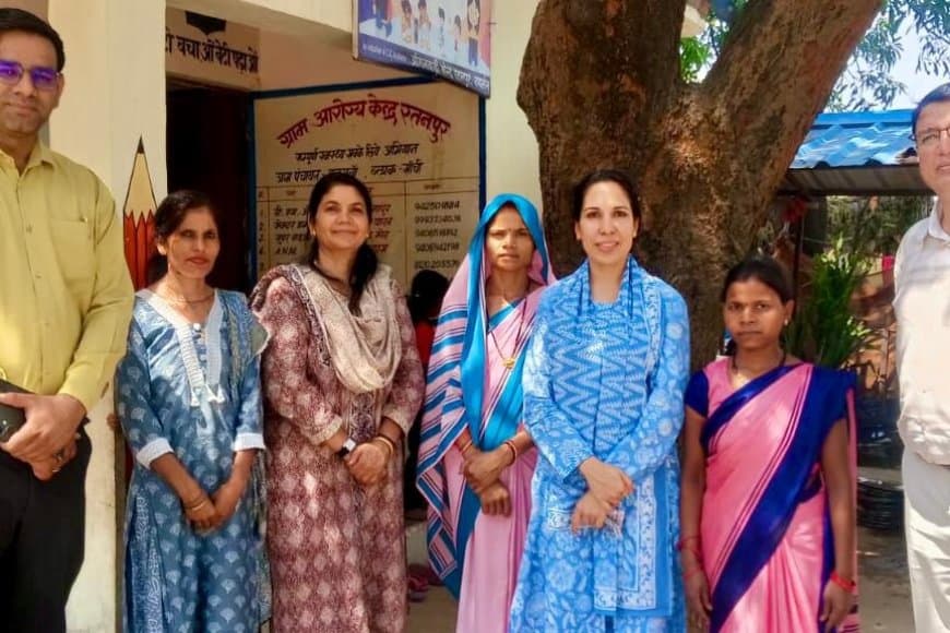 महिला बाल विकास विभाग की आयुक्त ने रतनपुर में आंगनबाड़ी केन्द्र का किया निरीक्षण