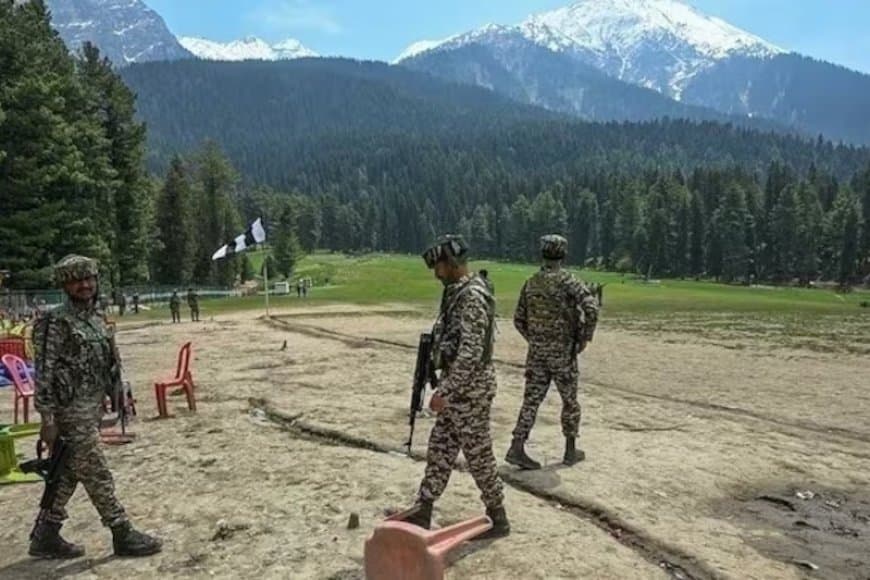 पर्यटकों के नरसंहार के माहभर बाद पहलगाम में स्थानीय लोग गिना रहे हैं आजीविका के नुकसान 