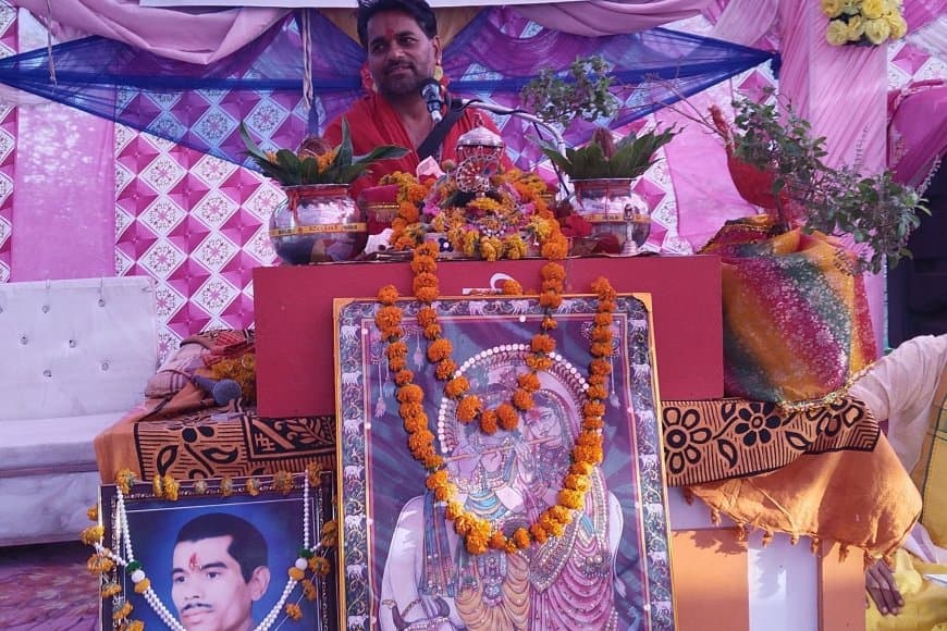 श्री रुद्र महायज्ञ एवं भागवत कथा को सुनने के लिए पहुंच रहे श्रद्धालु
