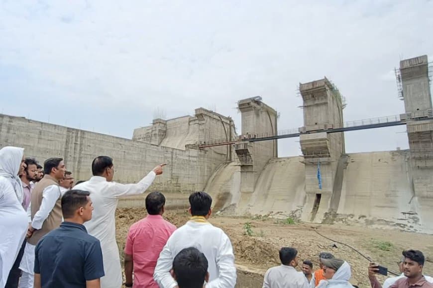 कार्य गुणवत्तापूर्ण एवं समय सीमा में पूर्ण हो : सांसद