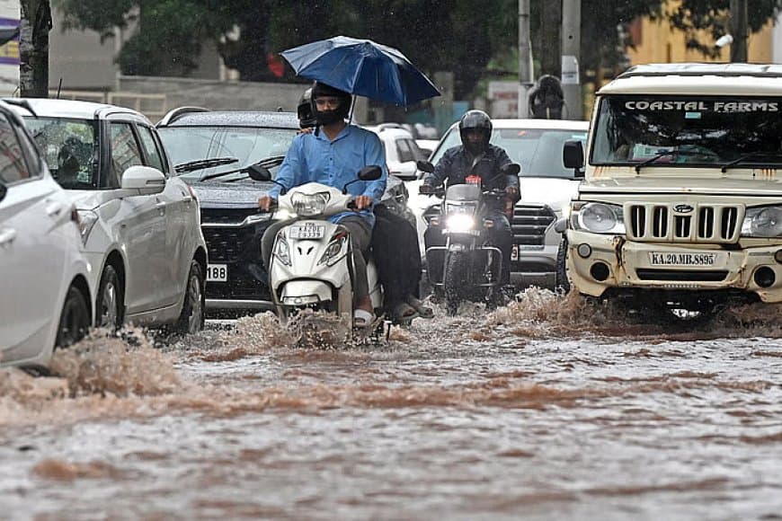 केरल में मूसलाधार बारिश से बड़ी तबाही, सरकार अलर्ट, 1200 से अधिक लोग पहुंचे राहत शिविरों में