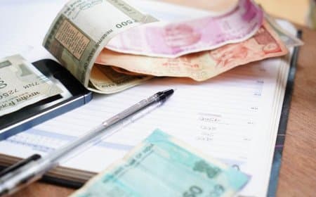मध्याह्न भोजन में करप्शन...घूसखोर महिला अधिकारी रंगे हाथ गिरफ्तार
