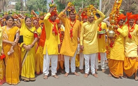 भव्य कलश यात्रा संपन्न