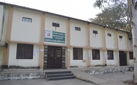 सतना गर्ल्स कॉलेज हॉस्टल: 4.2 करोड़ की लागत से बना, डेढ़ साल से लटका ताला
