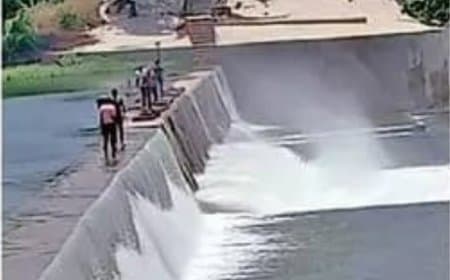 बारिश से बेतवा नदी उफनी