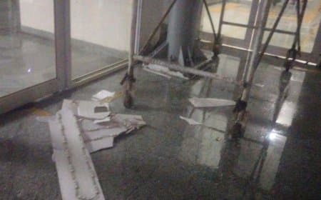 वर्ल्ड क्लास रानी कमलापति स्टेशन का गिरा छज्जा