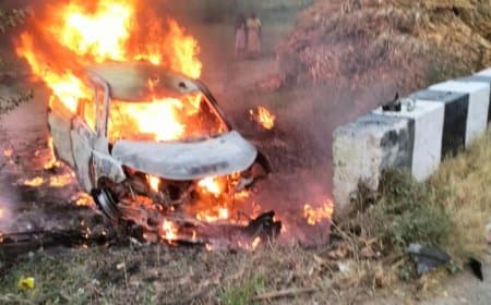 पुल से टकराते ही आग का गोला बनी कार, पांच जिंदगी खाक