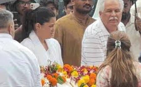 मुंबई में हुआ मन्नारा चोपड़ा के पिता रमन राय हांडा का अंतिम संस्कार