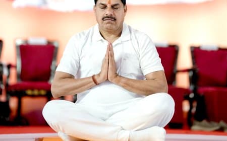 सीएम ने किया योग...बोले-भारत के प्राचीन ज्ञान से दुनिया हो रही परिचित 