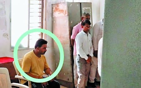 न्यायालय परिसर में आत्मदाह का प्रयास
