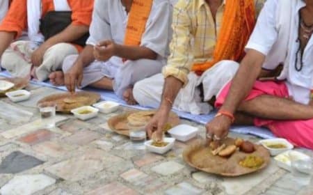 तेरहवीं भोज: गर्भवती, बीमार और तपस्वी क्यों रहें दूर? जानें धार्मिक मान्यताएं