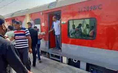 रेल यात्रा होगी महंगी...अब मेल-एक्सप्रेस में 1 और एसी में 2 पैसे प्रति किमी वसूलेगा रेलवे 