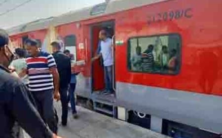 दिवाली-छठ 2025: रेलवे ने चलाई 3 जोड़ी स्पेशल ट्रेनें, भोपाल मंडल के यात्रियों को फायदा