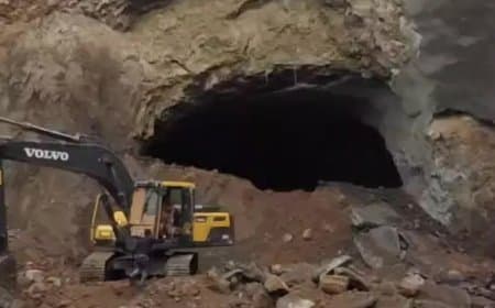 महू में निर्माणाधीन टनल धंसी, झारखंड-सिंगरौली के दो श्रमिकों की मौत