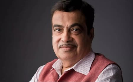दोपहिया वाहनों से टोल टैक्स की कोई योजना नहीं: गडकरी  