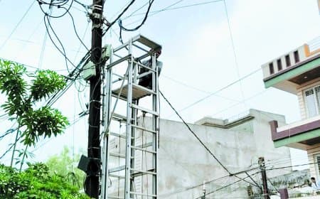 तीन ट्रांसफार्मर पर कहर बनकर टूटी 'बिजली' अंधेरे में डूबी रही कई कालोनियां