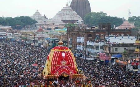 पुरी में मंदिर के समीप भगदड़, तीन लोगों की मौत
