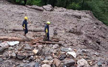 चारधाम यात्रा पर बारिश ने लगाया ब्रेक, बादल फटा, नौ मजदूर लापता