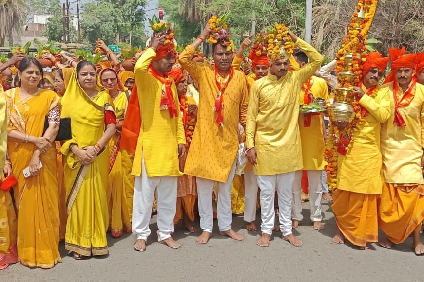 भव्य कलश यात्रा संपन्न