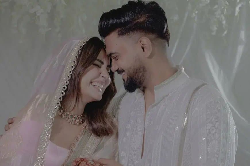 ब्रेस्ट कैंसर से जूझ रहीं हिना खान ने रचाई शादी, बॉयफ्रेंड रॉकी बने जीवनसाथी