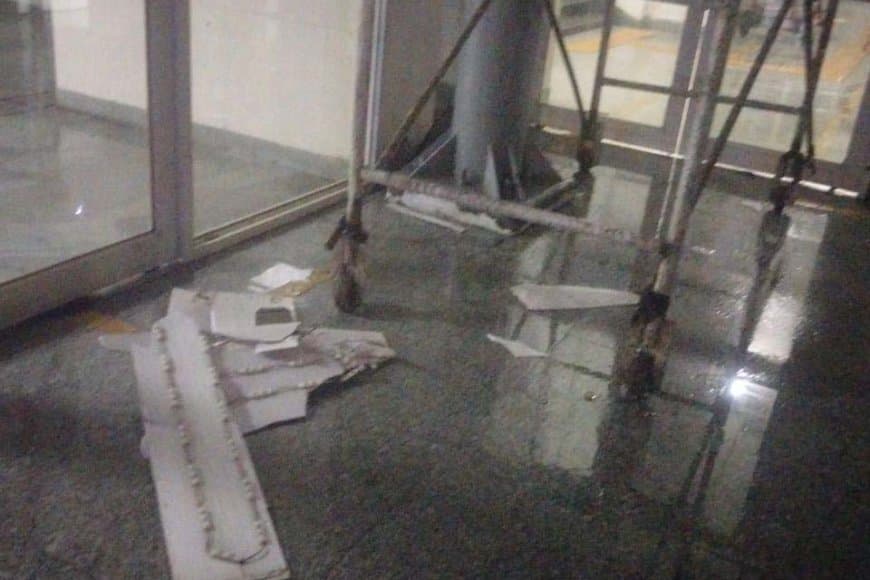 वर्ल्ड क्लास रानी कमलापति स्टेशन का गिरा छज्जा