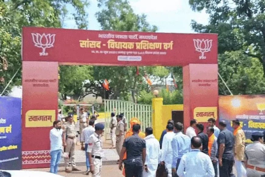 पचमढ़ी...जब पुलिस ने विधायक से कहा-रुको..भाई! कहां घुसे जा रहे हो...