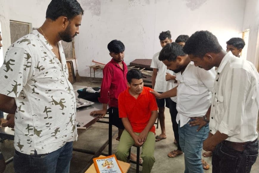 छात्रावास के भोजन में मिला जहरीला खनखजुरा | 13 छात्र हुए बीमार, एसजीएमएच में कराया इलाज