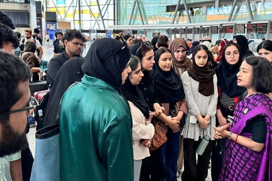 ईरान से सकुशल वतन लौटे 110 भारतीय