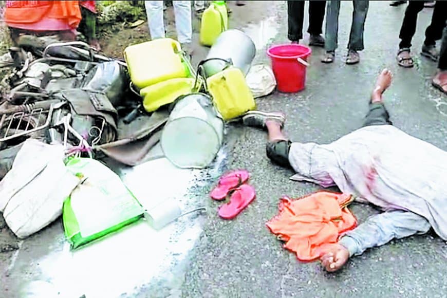 तेज रफ्तार कोल वाहन ने दूध बेचने जा रहे बाइक सवार अधेड़ को कुचला, मौत