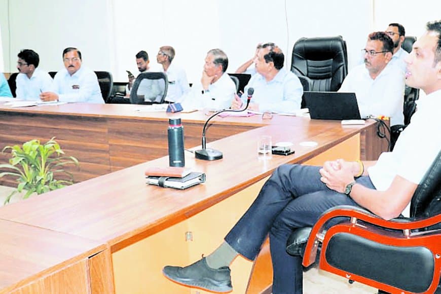टीएल बैठक में ननि आयुक्त के दिखे सख्त तेवर, अवैध कॉलोनी को लेकर दिए कड़े निर्देश
