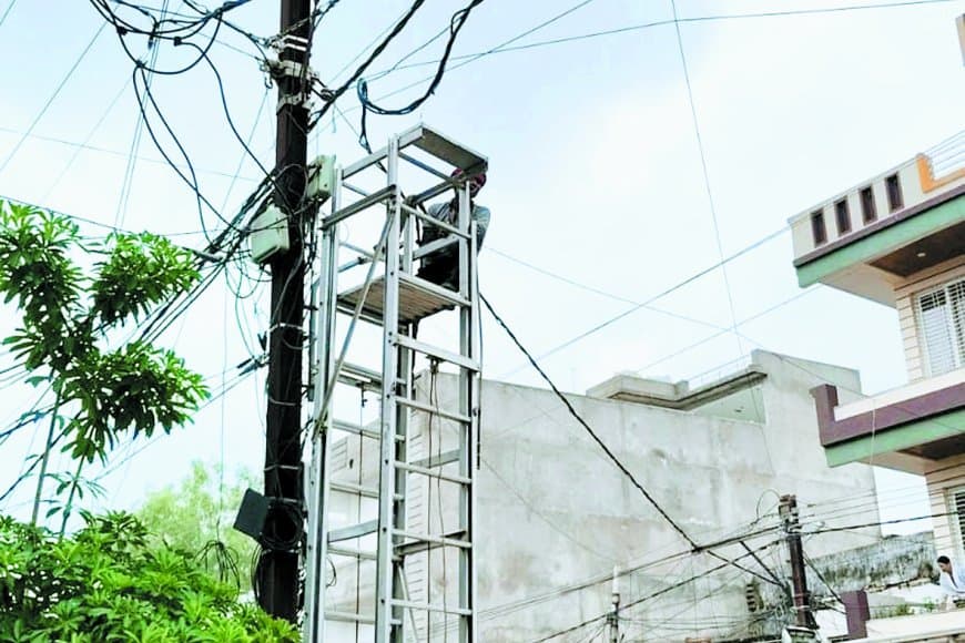 तीन ट्रांसफार्मर पर कहर बनकर टूटी 'बिजली' अंधेरे में डूबी रही कई कालोनियां