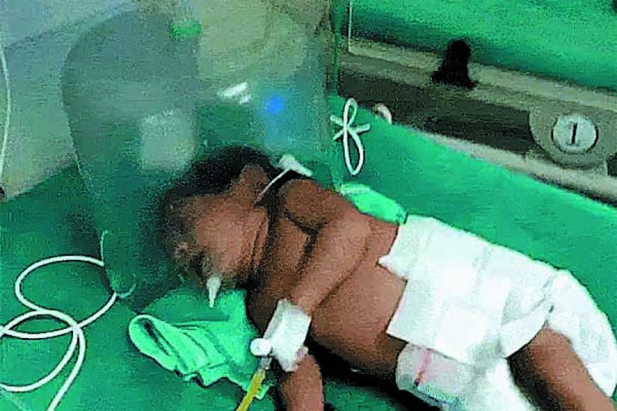 नवजात को मां ने तालाब में फेंका