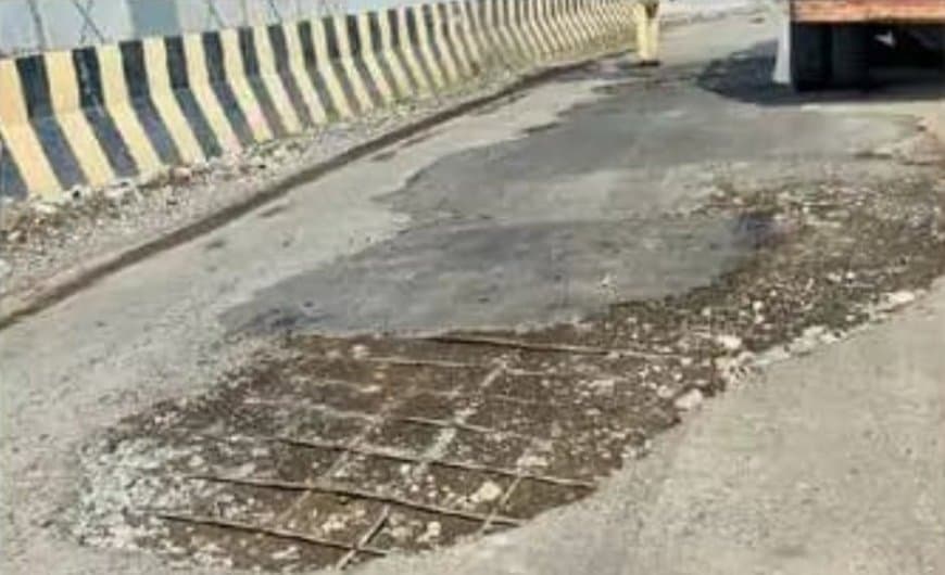 घटिया निर्माण कार्य उजागर