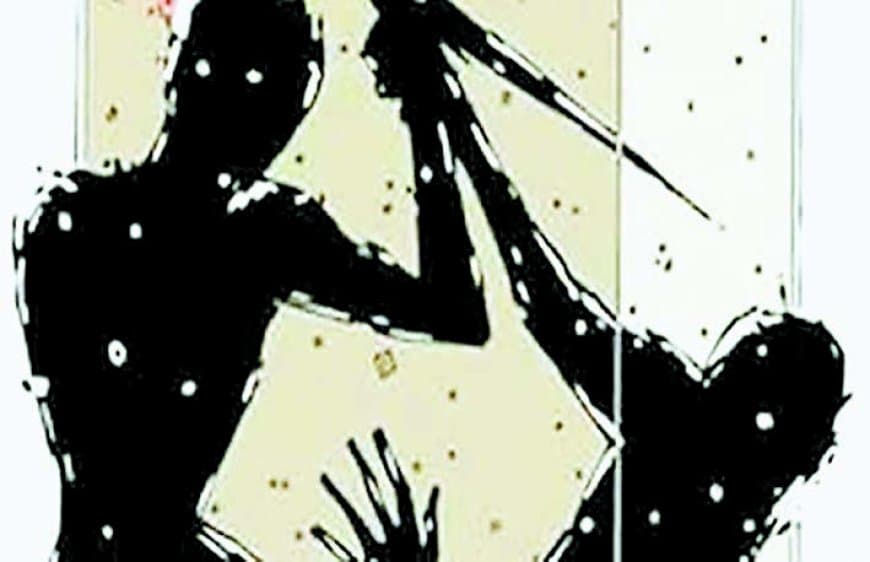 धारदार हथियार से महिला की निर्मम हत्या, रेप की आशंका