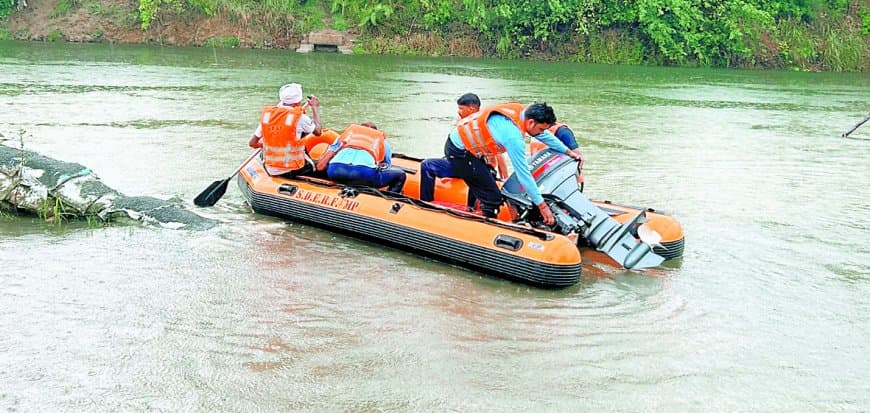 बाढ़ प्रभावित क्षेत्रों में तैनात किए गए 70 जवान
