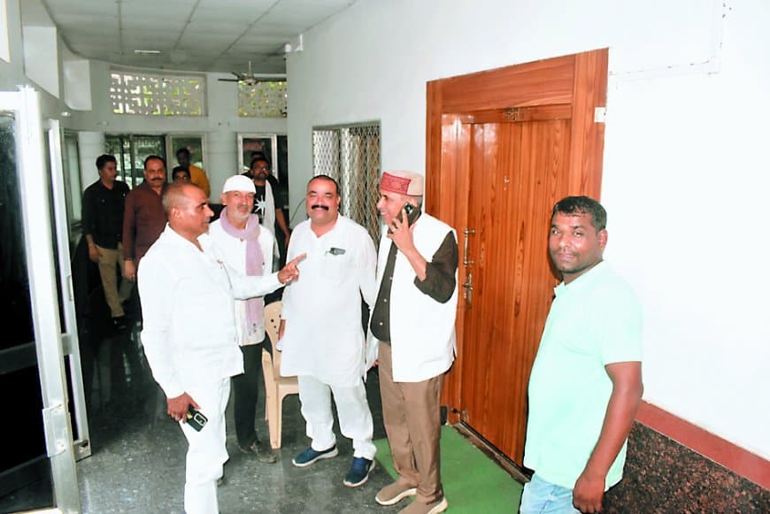 कांग्रेस अध्यक्ष के लिए रायशुमारी : दावेदारों से पर्यवेक्षकों ने दागे सवाल