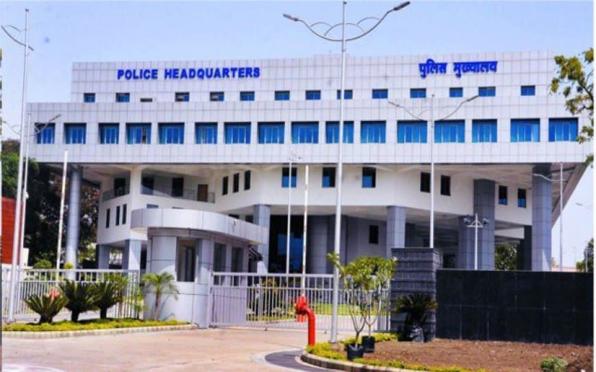 मध्यप्रदेश में आधी रात आईपीएस अफसरों का तबादला... सरकार ने एक साथ हटाए 24 जिलों के एसपी  