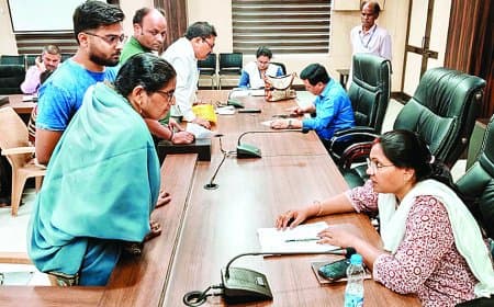 जन सुनवाई: सड़क, नाली व पेयजल की मांग को लेकर भटक रही जनता