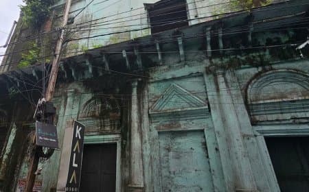 मध्यप्रदेश में बजट की बौछार...काम का सूखा...स्कूलों की टपकती छत के नीचे गढ़ रहे ‘भविष्य’