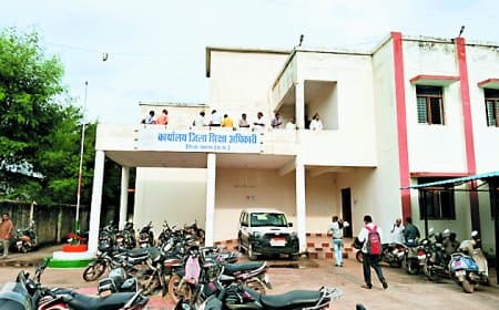 12 निजी स्कूल संचालकों को डीईओ का अल्टीमेटम
