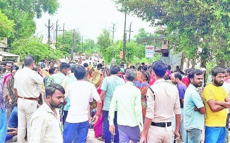हथेली पर पुलिस कर्मी का नाम लिख फांसी पर झूला नप कर्मी
